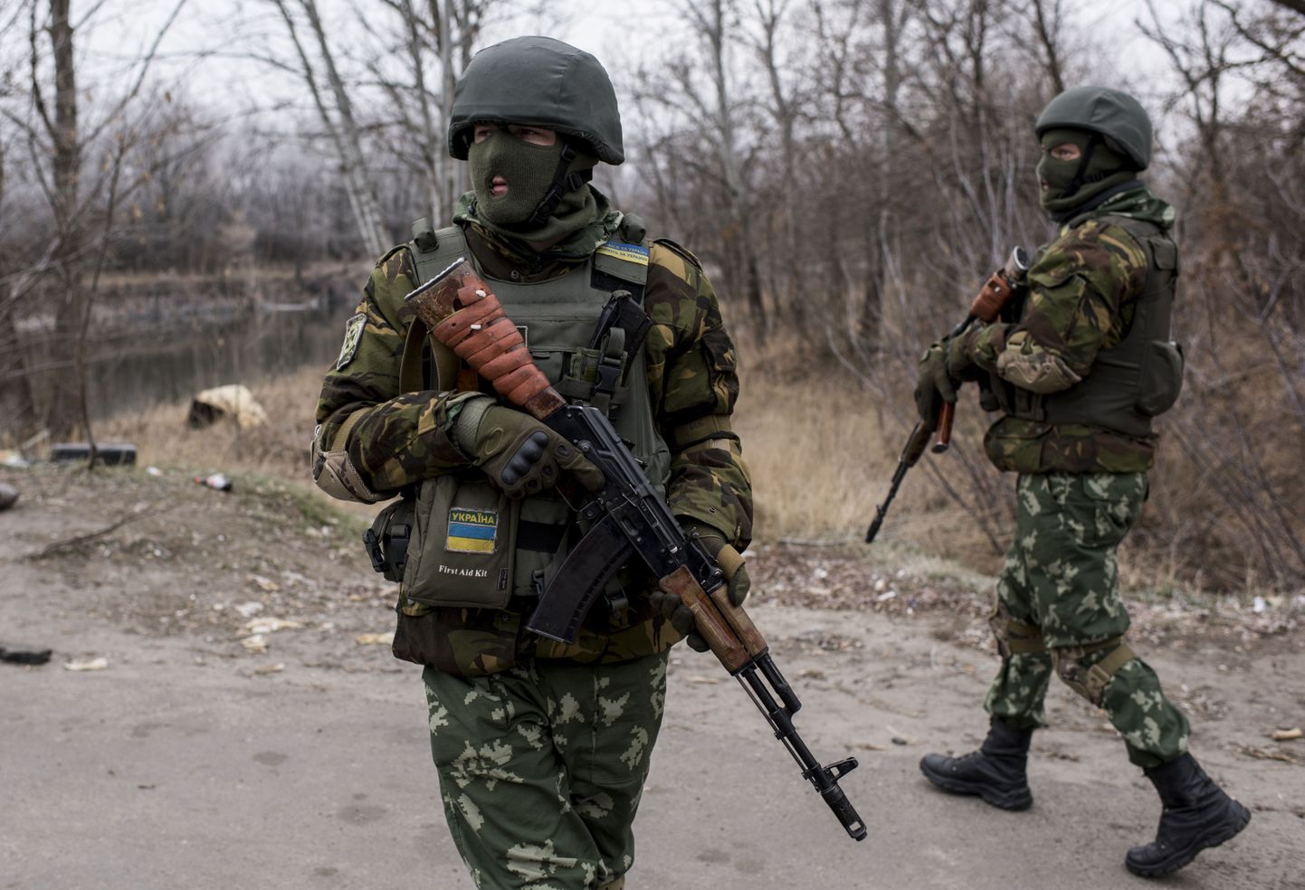 Ukraina sõdurid patrullivad Luganski oblastis Trehižbenka küla lähistel, kus leiavad aset kokkupõrked valitsusvägede ja terroristide vahel.