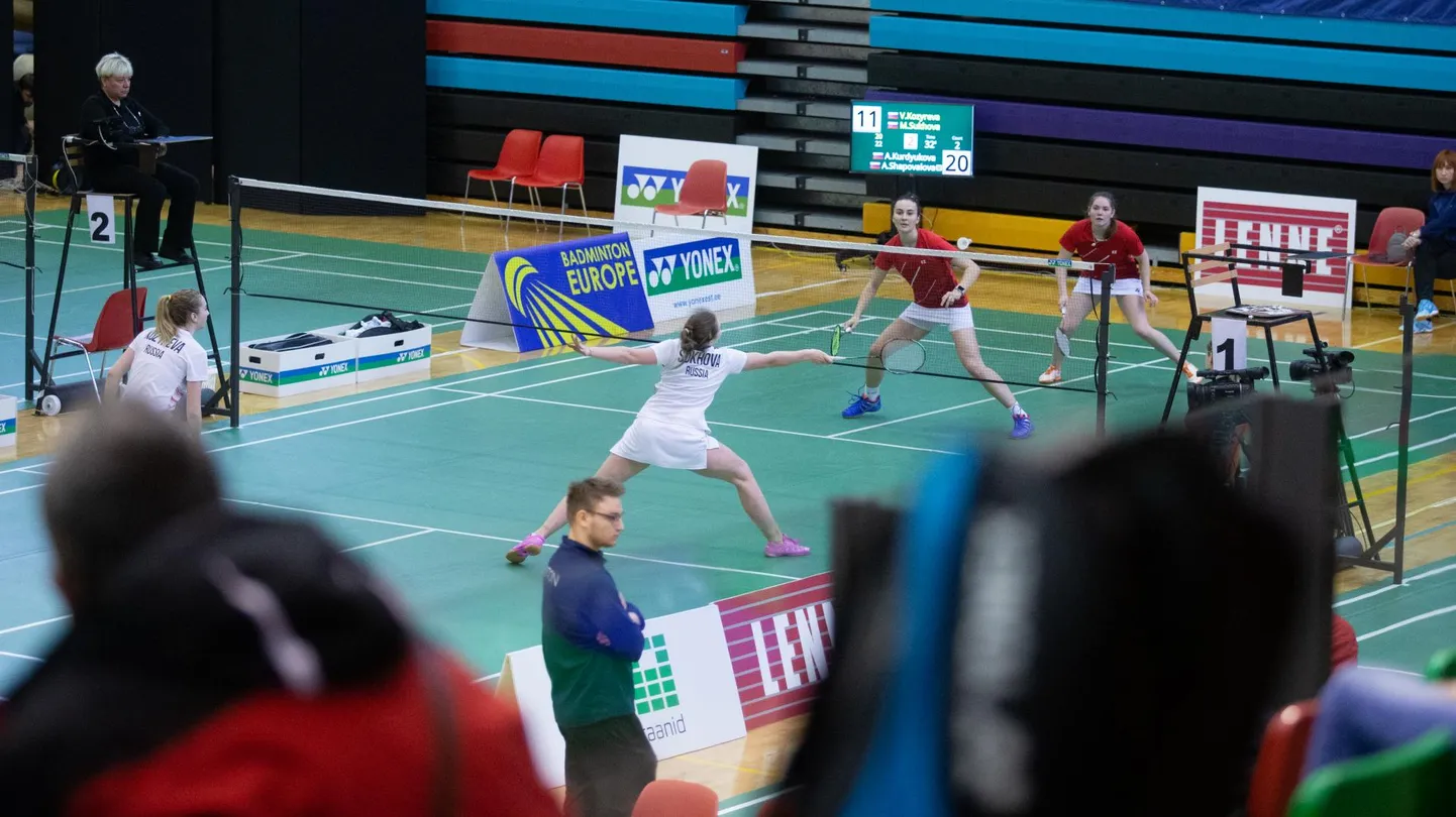 U19 vanuseklassis on neidude paarismängu finaalis Anastassia Šapovalova ja Anastassia Kurdjukova (mõlemad punases) vastas samuti Venemaa sportlased Viktoria Kozõreva ja Maria Suhhova.