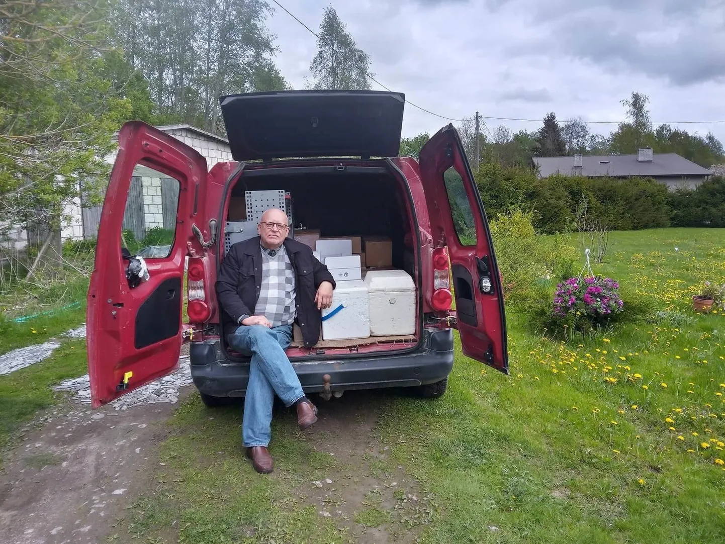 Vallo Meigol on kaup autos ja sõit võib alata.