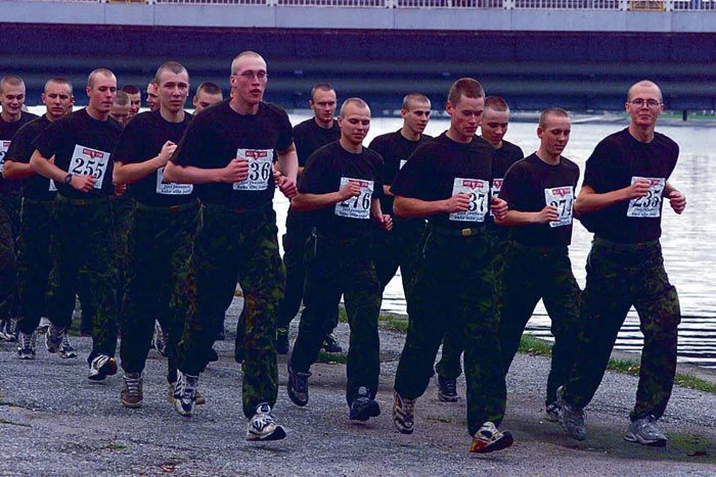 Need noormehed, kes 2001. aastal Jaansoni jooksul esiti valu ja lõpetamise järel mõnu tundsid, on sõjaväe ammu unustanud. Nüüd jookseb nende asemel uus vägi.