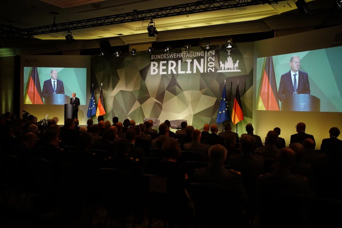 Saksa kantsler Olaf Scholz esineb Bundeswehri konverentsil Berliinis.