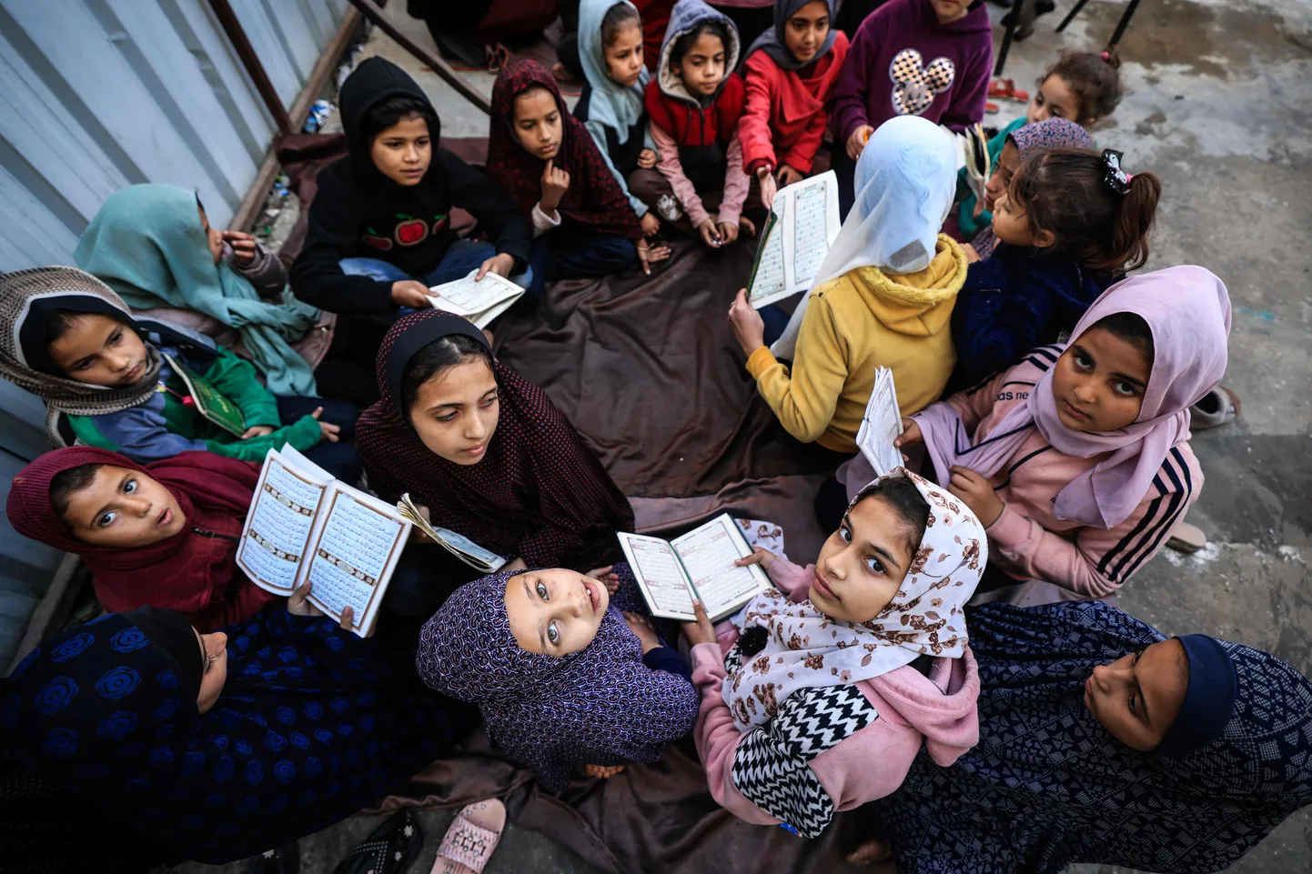 Палестинские дети посещают занятия по Корану.