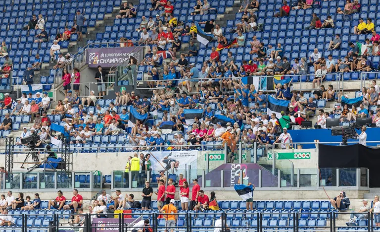 Kuna publikut oli Rooma olümpiastaadionil vähe, torkasid sinised eestlaste pundid kohe erakordselt hästi silma! 