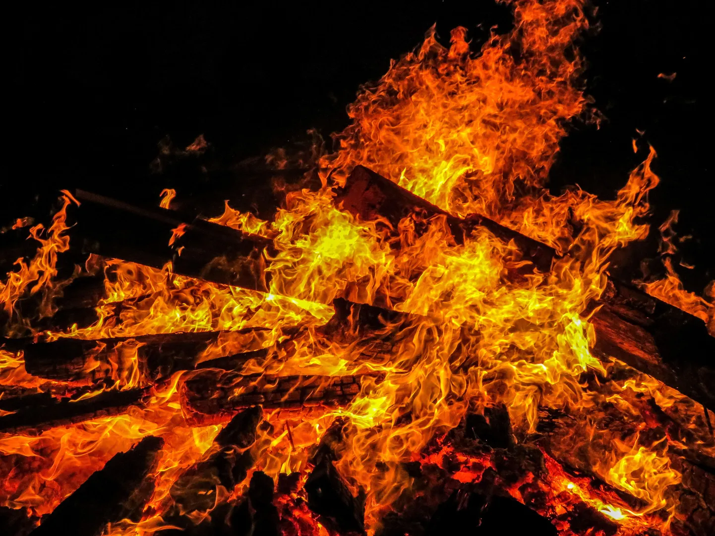 Огонь.