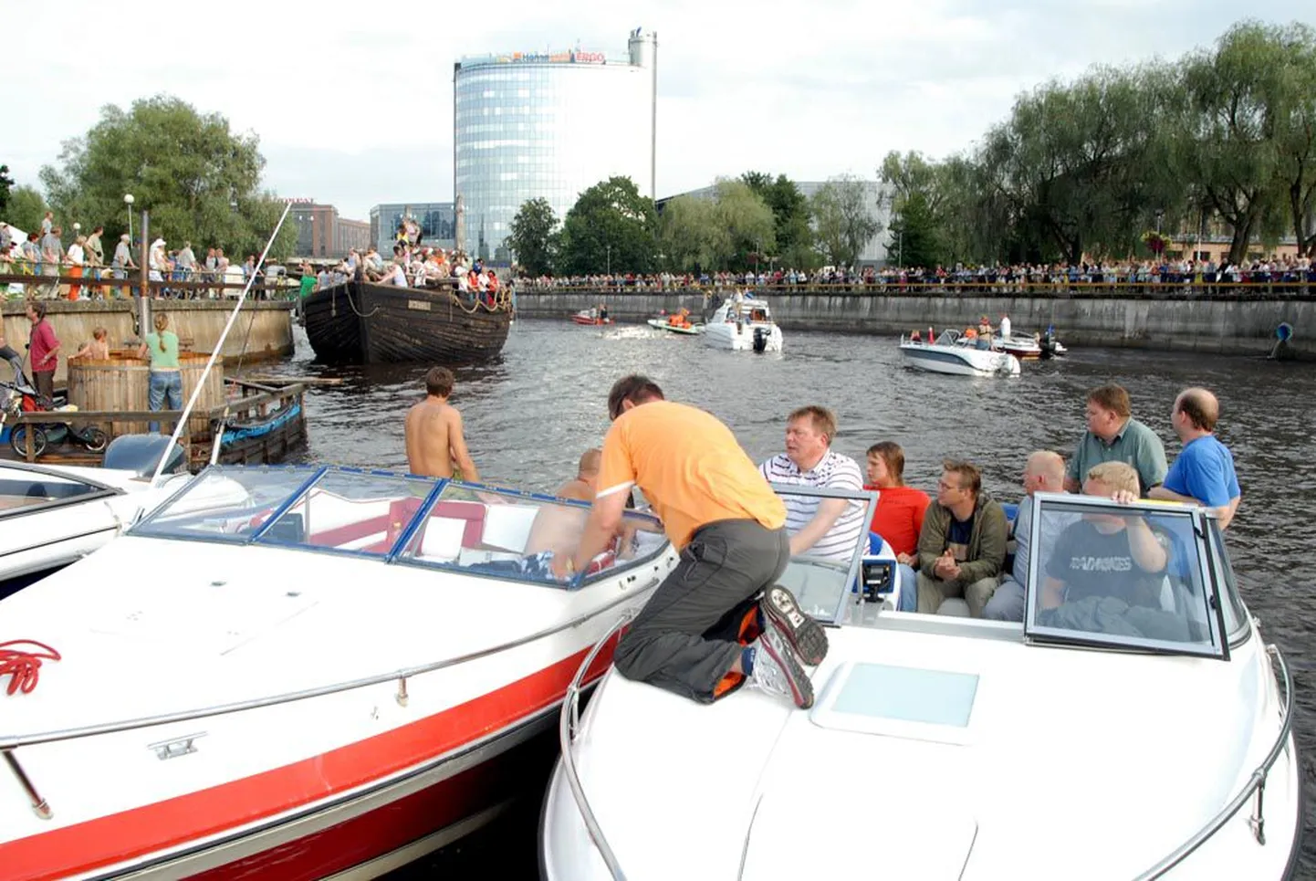 Emajõe festivali raames toimunud jõeparaad aastal 2008.