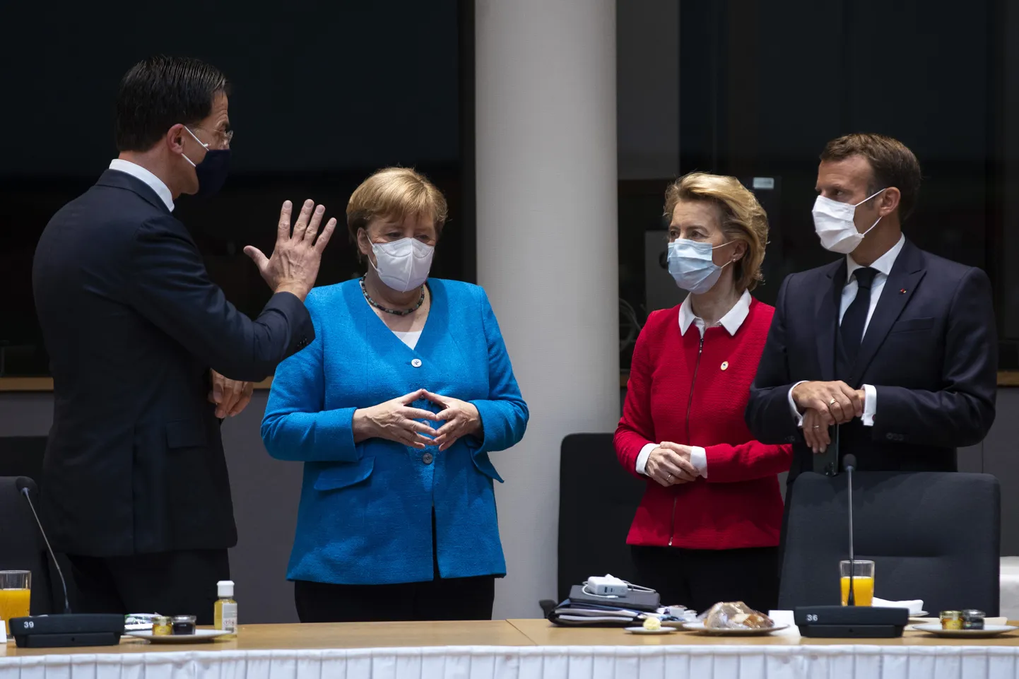 Hollandi peaminister Mark Rutte, Saksamaa liidukantsler Angela Merkel, Euroopa Komisjoni president Ursula von der Leyen ja Prantsusmaa president Emmanuel Macron tippkohtumisel.