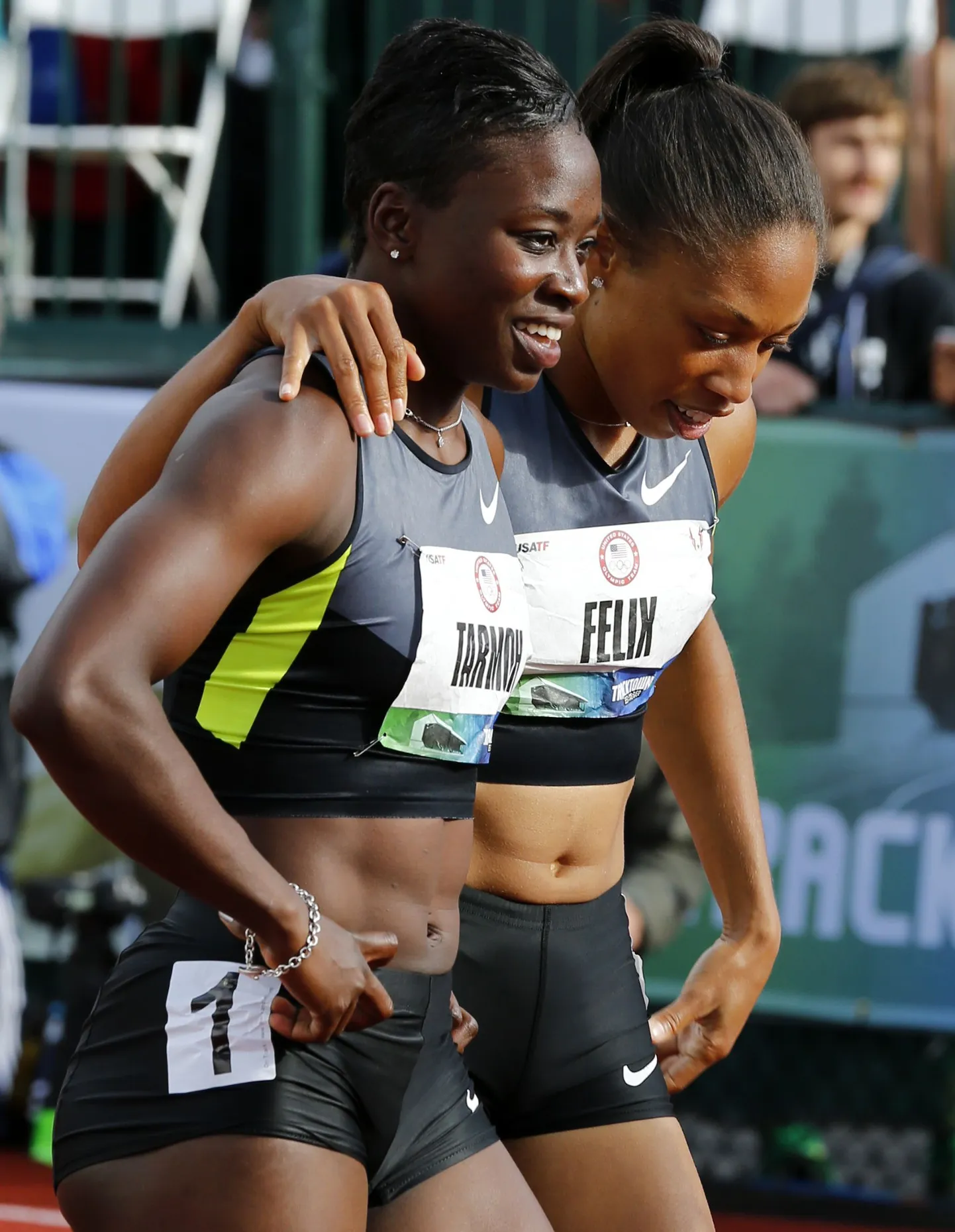 Allyson Felix ja Jeneba Tarmoh pärast kõmulist jooksu.
