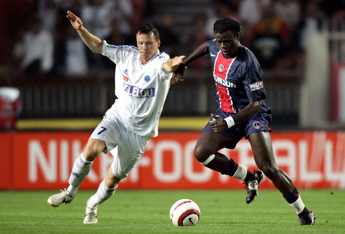 Modeste M'Bami sinises PSG mängusärgis.