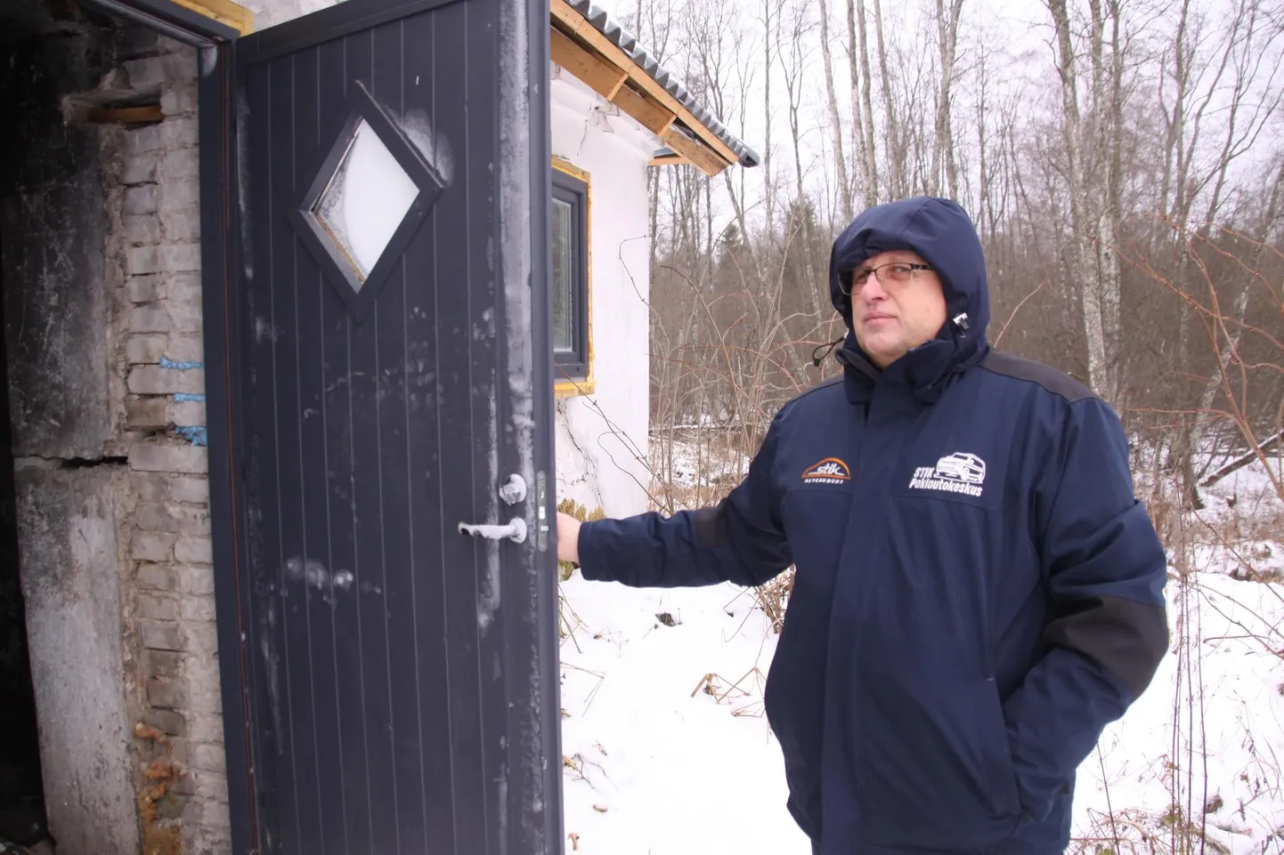 Viisu külaseltsi juht Aivar Tubli selgitab, et riigieelarvest saadud 25 000 euro eest on endisel saunahoonel peal uus katus, korras korsten ja ees uued uksed-aknad. Praegu on käsil projekteerimine, et ehitada hoonest külarahvale kogukonnaköök.