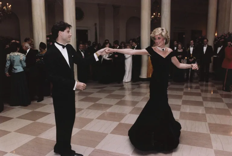 Printsess Diana keerutas 1985. aastal John Travoltaga Valges Majas jalga.