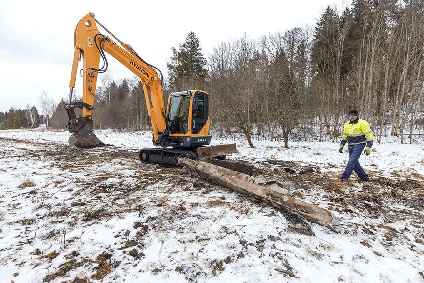 Osaühingu Relss töömehed ja masinad on terviseraja ääres rassinud teisipäevast saadik.