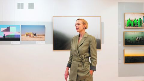 Reisiajakirjanik Silvia Pärmann veab oma Sillamäe nädalalõpukodus raamatuklubi ja näitab kunsti
