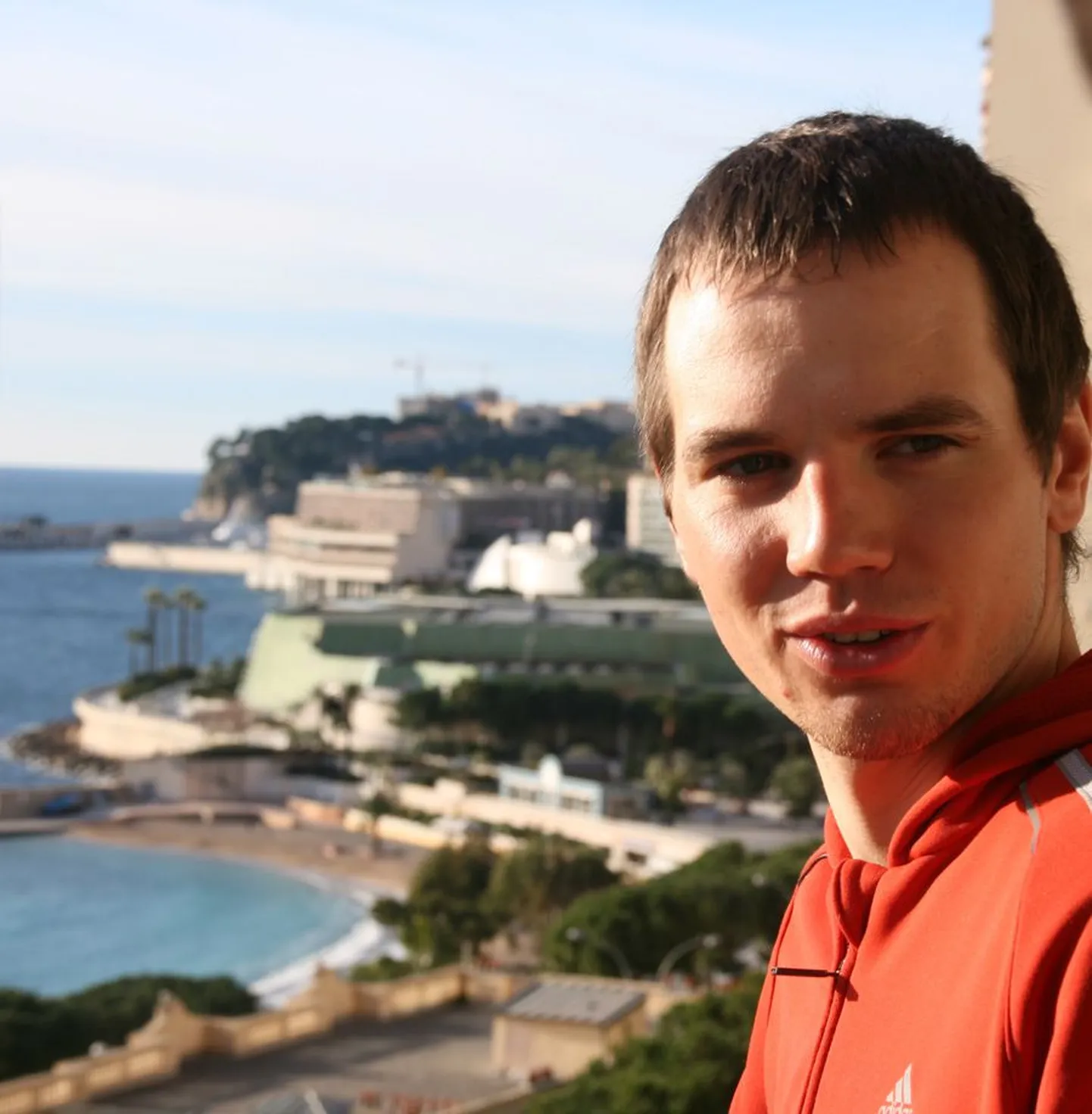 Rein Taaramäe Monacos oma korteri rõdul.