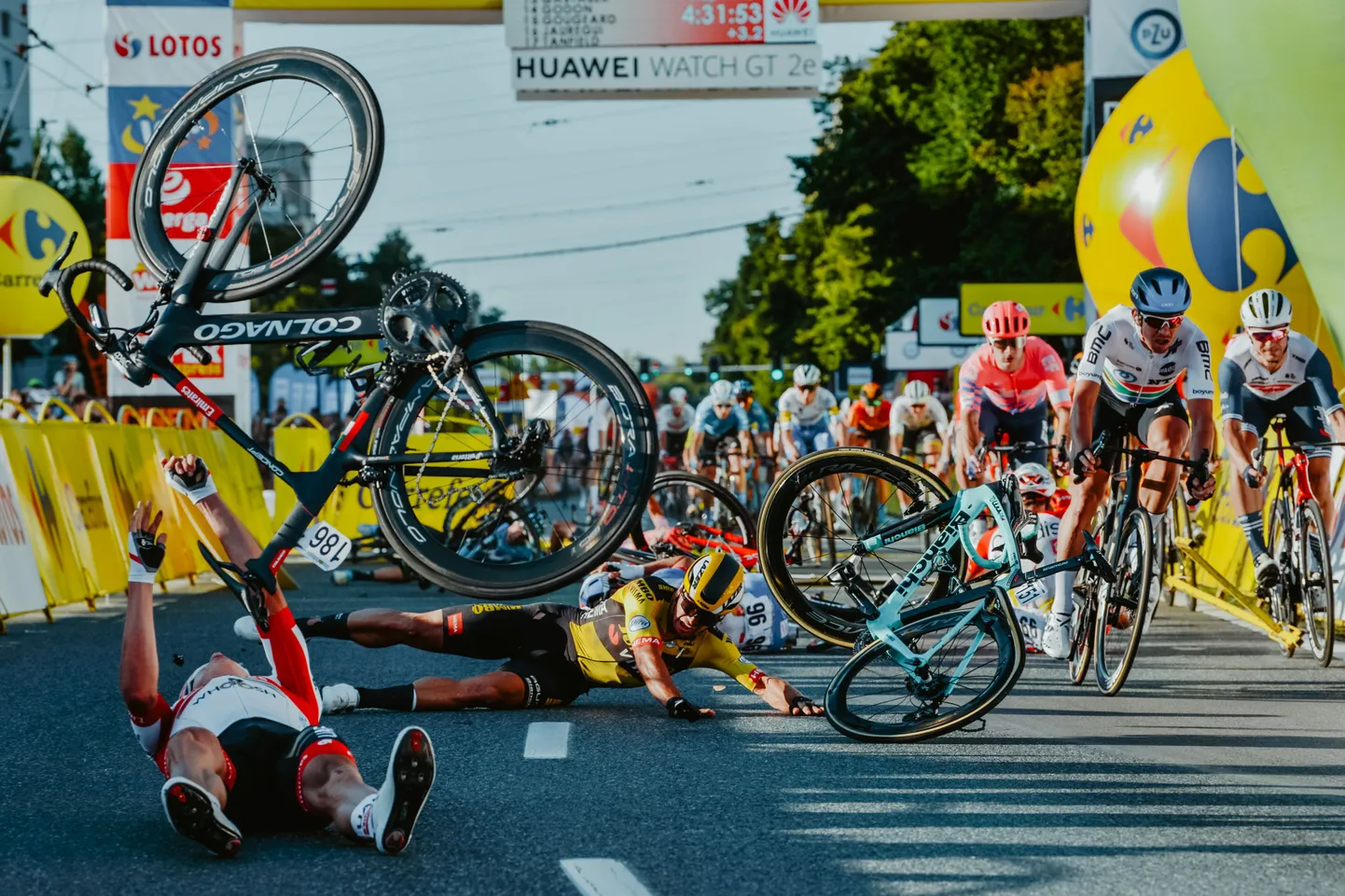 Poola velotuuri avaetapi karm kukkumine.
