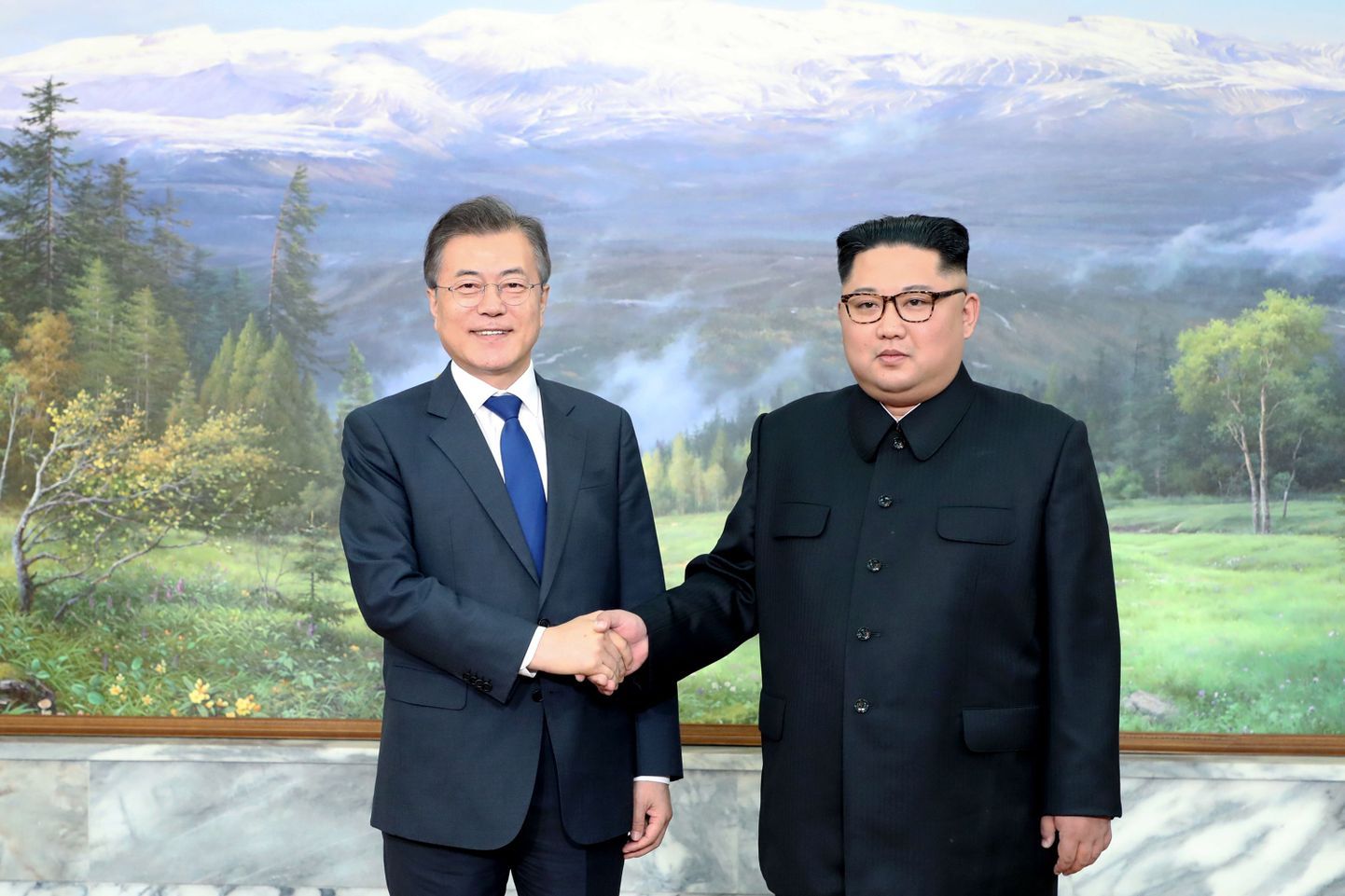 Moon Jae-ini ja Kim Jong-uni kohtumine Soulis Sinises Majas.