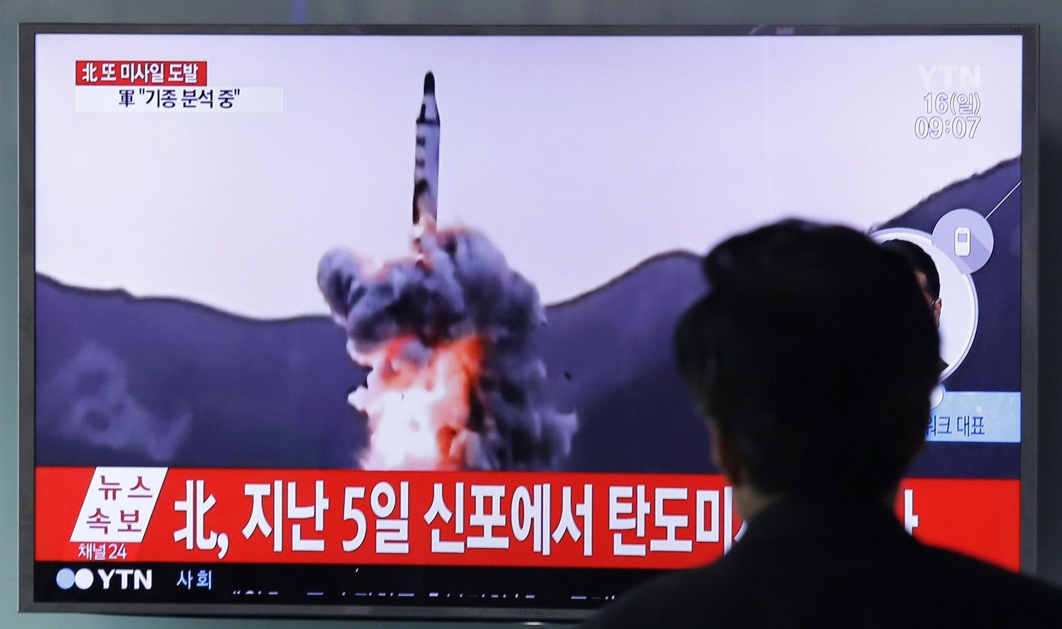 Teade Põhja-Korea raketikatsetusest Lõuna-Koreas Soulis teleekraanil.