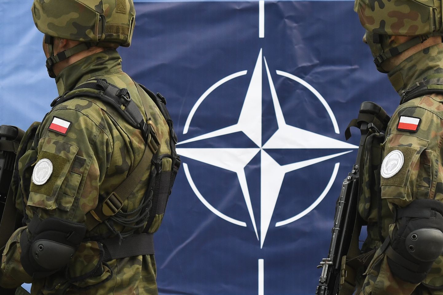NATO embleem.