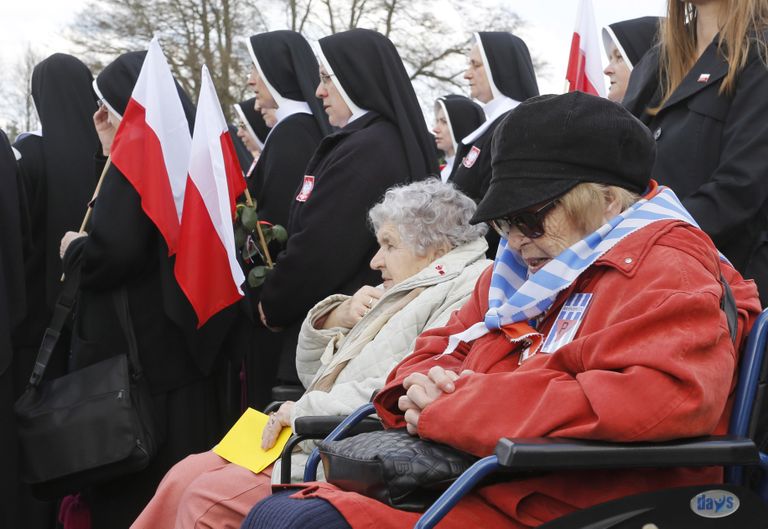 Poola nunnad ja laagrist eluga pääsenud naised mälestustseremoonial.    Fotod: Scanpix