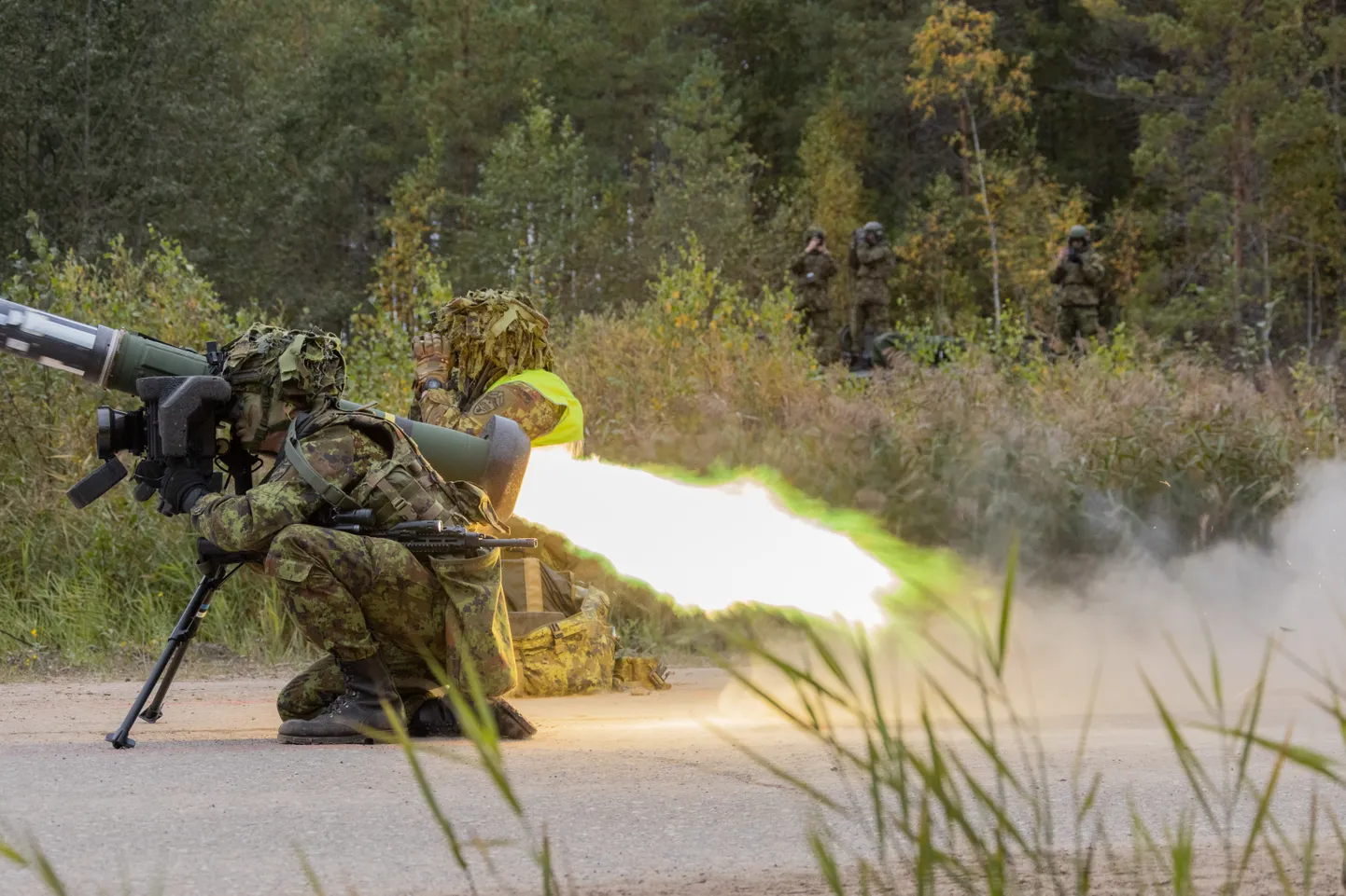 Резервисты разведывательного батальона тренируются в стрельбе из Javelin.