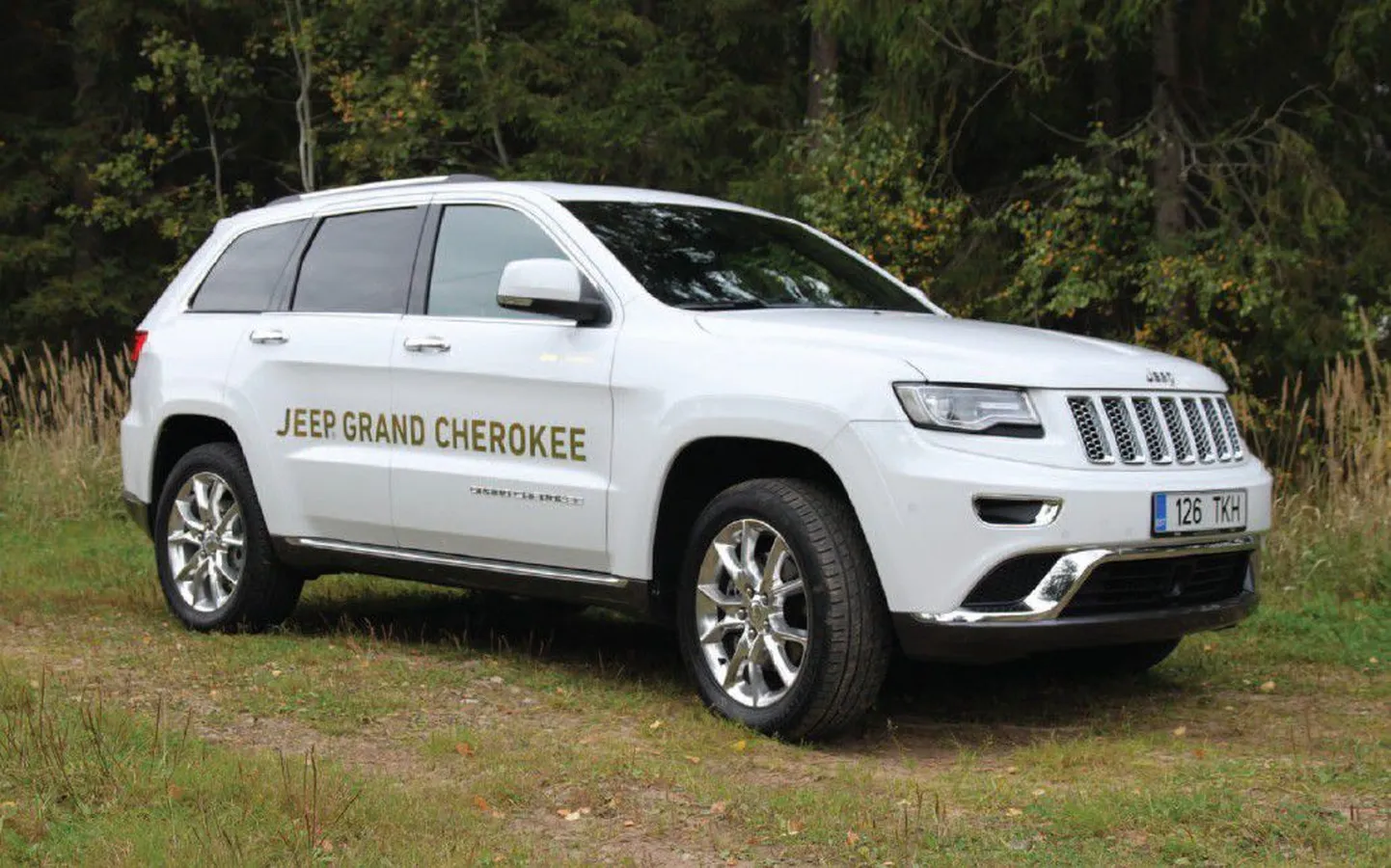 Jeep Grand Cherokee saab hakkama nii maanteel kui raskemates oludes. Võimalikke sõidurežiime on kuus: lume-, liiva-, muda-, kivide-, sport- või automaatseadistus.