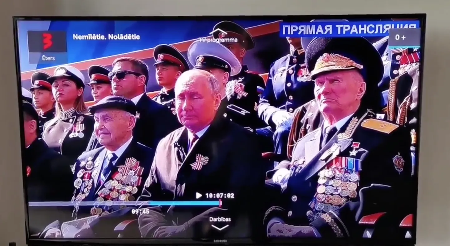 В эфире Balticom TV появился парад на Красной площади. Произошла кибератака