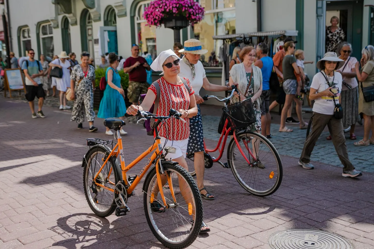 Statistikaameti andmete järgi kasvas välisturistide arv mais jõudsalt, kuid kriisieelsele 2019. aasta tasemele jääb see siiski ligemale poole võrra alla. Foto on illustreeriv.
