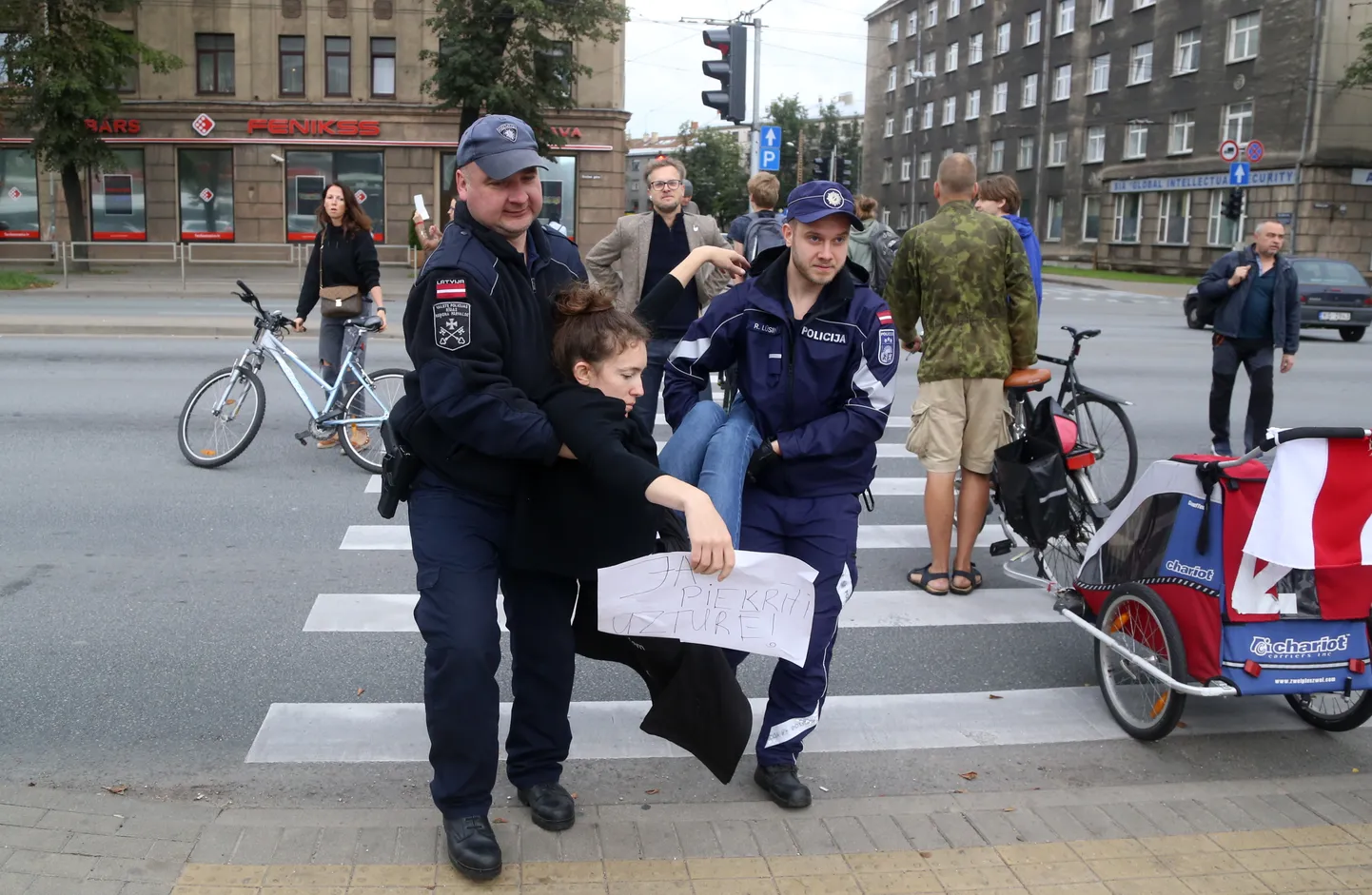 Протесты против вырубки деревьев в парке Marss