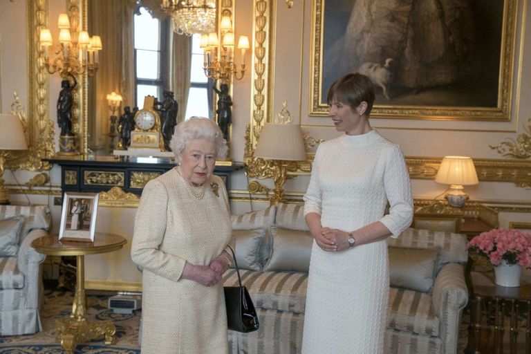 President Kersti Kaljulaid ja kuninganna Elizabeth II. Президент Керсти Кальюлайд и Елизавета II.
