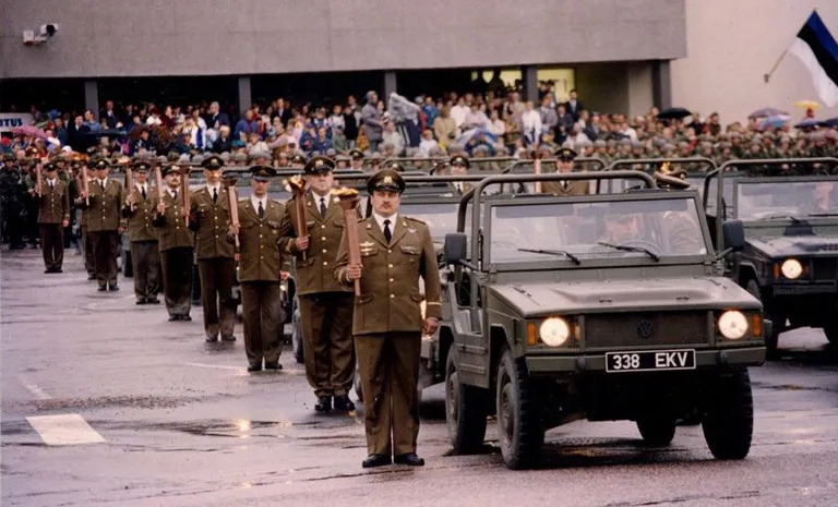 Võidupüha paraad 1998. aastal Viljandis.