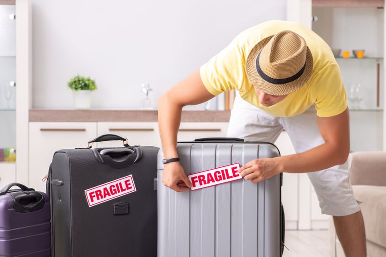 Kleebis «Fragile» tähendab, et su kohvris võivad olla õrnad ja kergestipurunevad esemed.