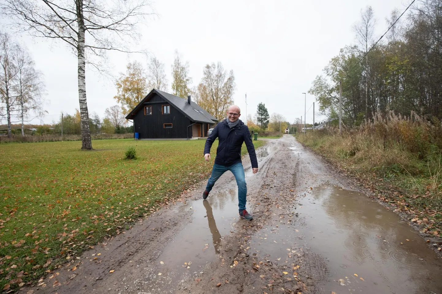 Uus põik Haljalas vajas kordategemist. Konkreetsest lisarahastusest küll selle tänava kordategemiseks raha ei antud, kuid lisarahastust leiti mujalt ning hetkel käivad tänaval korrastustööd.