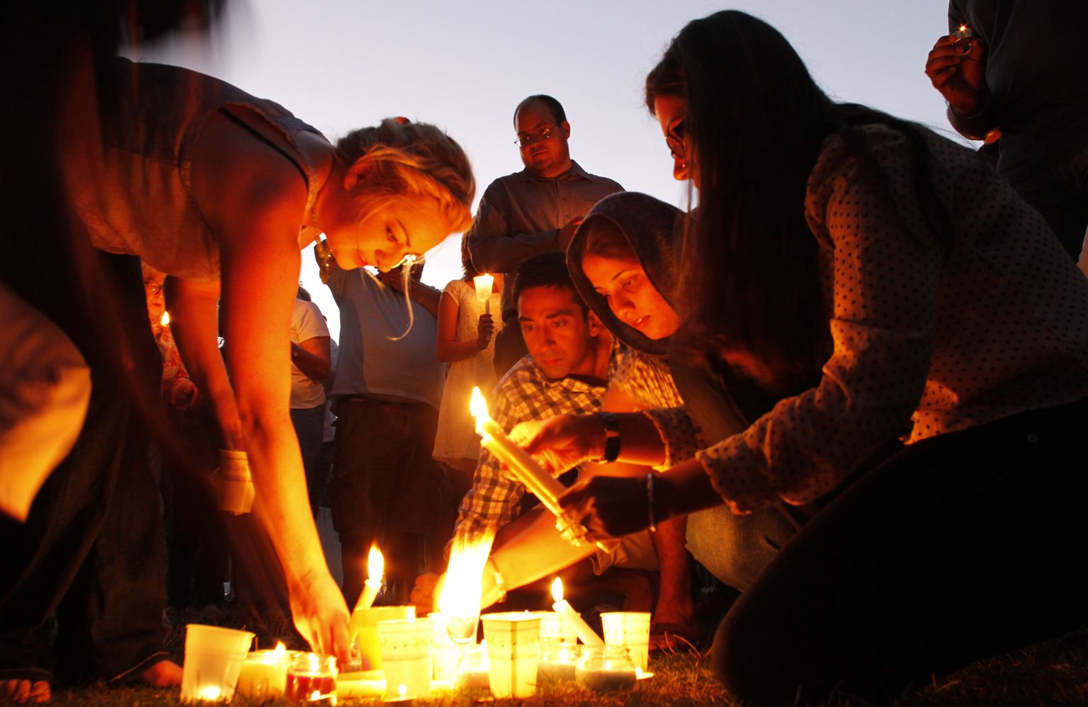Milwaukee elanikud mälestasid eile õhtul templitulistamise ohvreid.