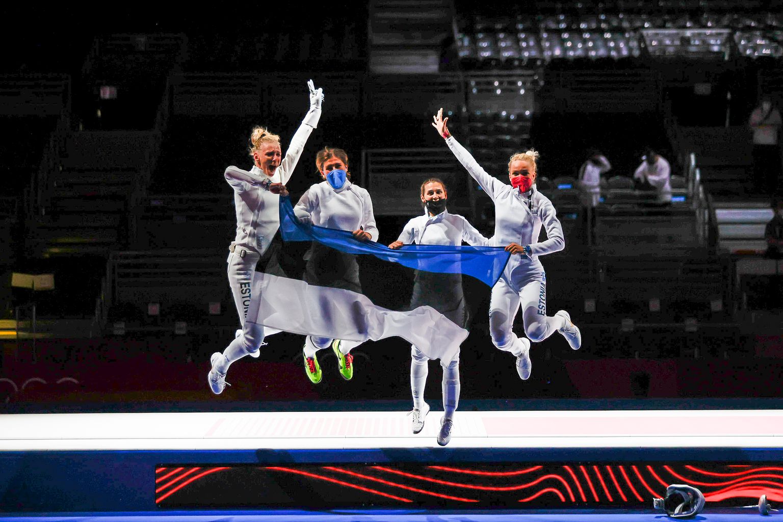 Олимпийские чемпионки - Катрина Лехис, Юлия Беляева, Ирина Эмбрих и Эрика Кирпу.
