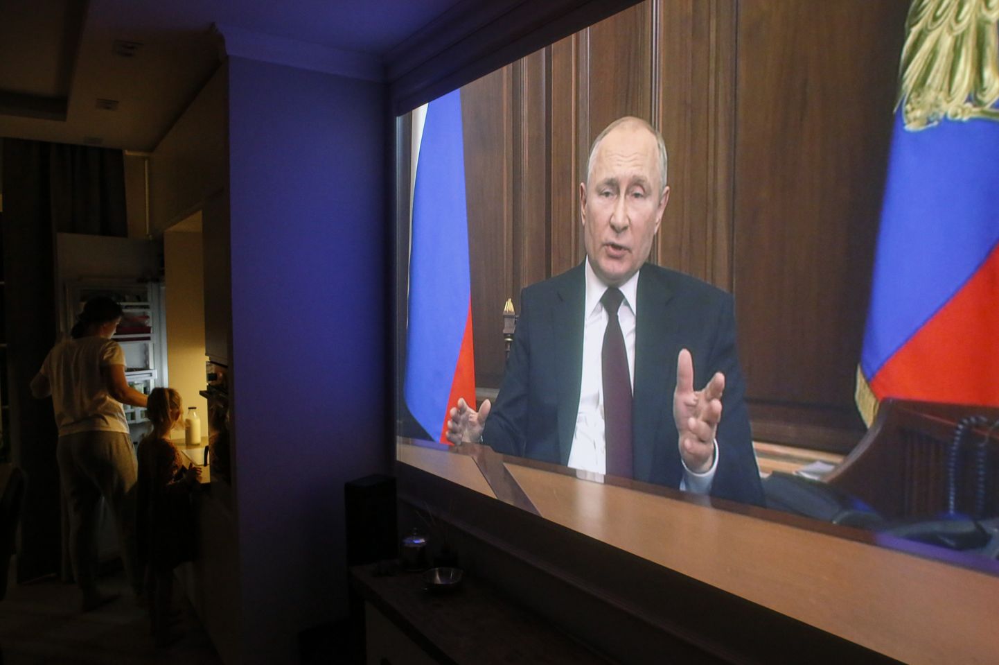 Vene pere 21. veebruaril televiisori vahendusel president Vladimir Putini pöördumisest osa saamas.