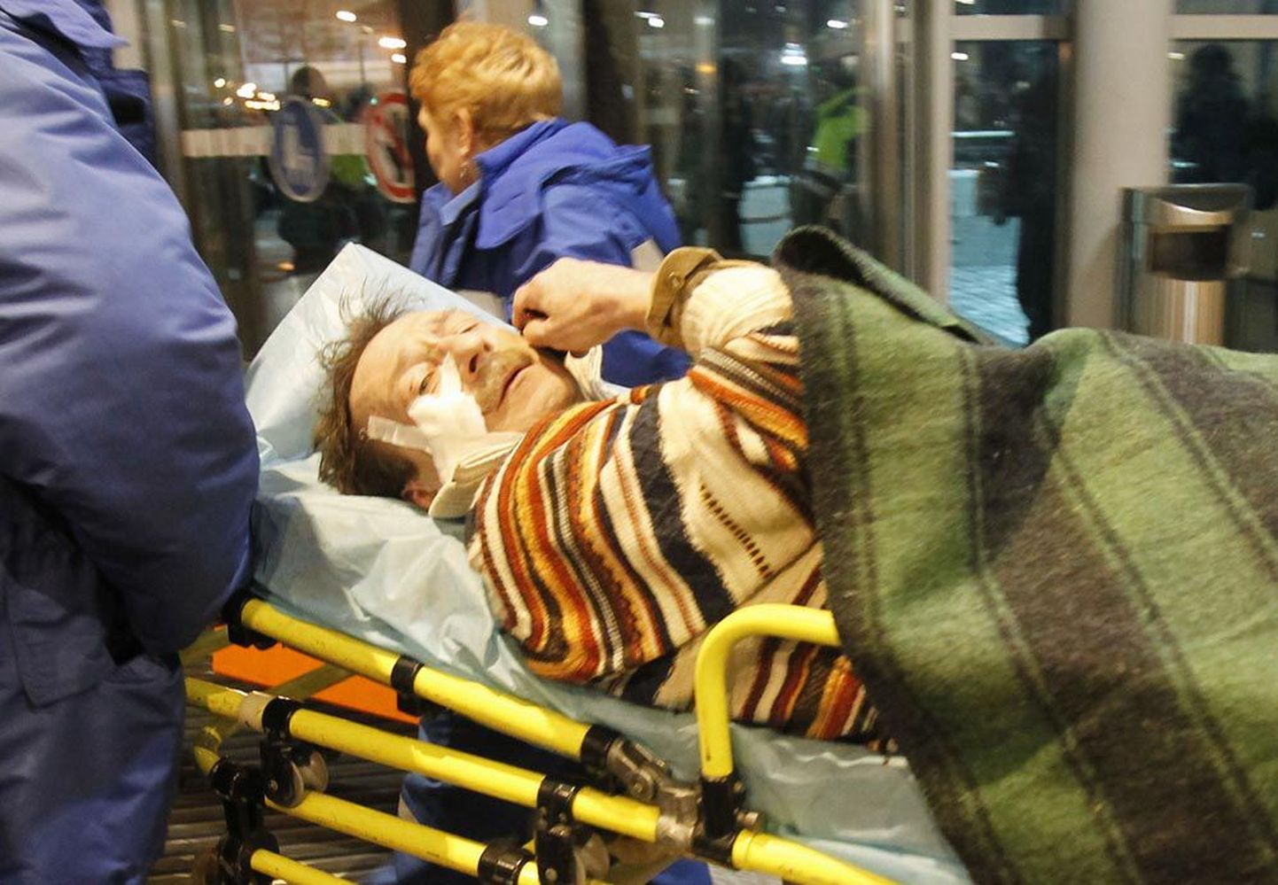 Üks väiksemate vigastustega pääsenud rünnaku ohver eile Moskva Domodedovo lennujaamas teel haiglasse.