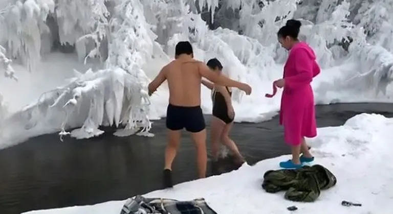 Hiinlased Siberi pakases ujumas