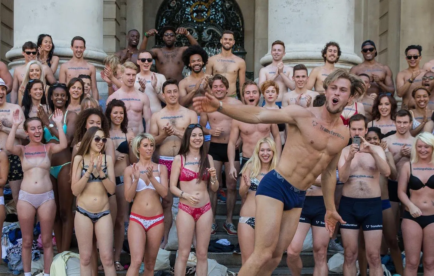 TransferWise'i töötajad aktsioonis «Nothing2Hide» Londonis 2014. aastal.