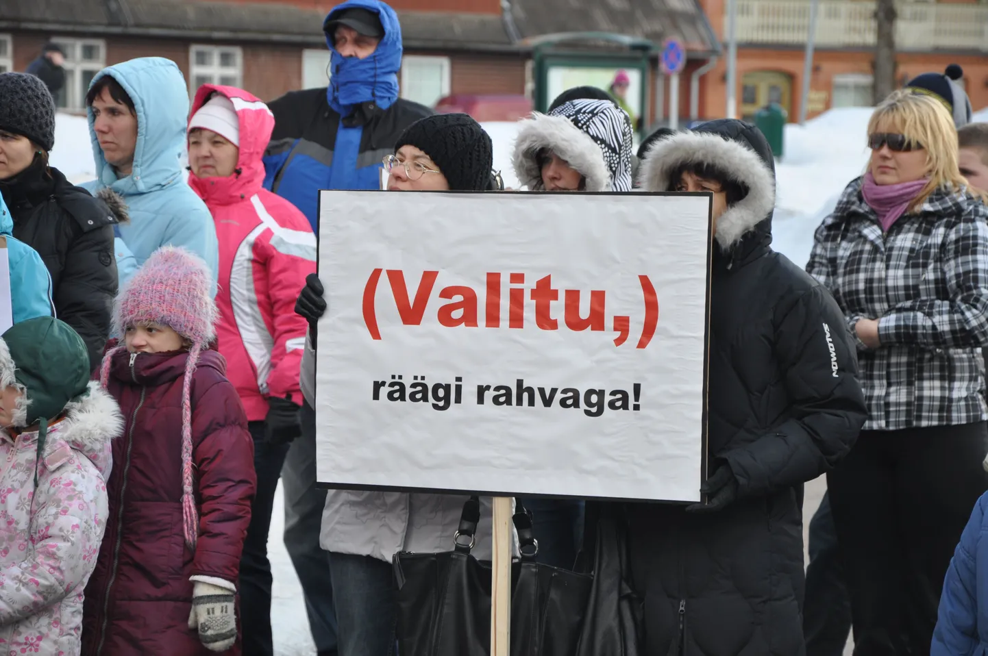 Otepää vallakodanikud on 2011. aastal korra juba plakatitega tänavatele tulnud. Sellest hoolimata pole linnavõim elanike meelest näoga rahva poole pööranud.