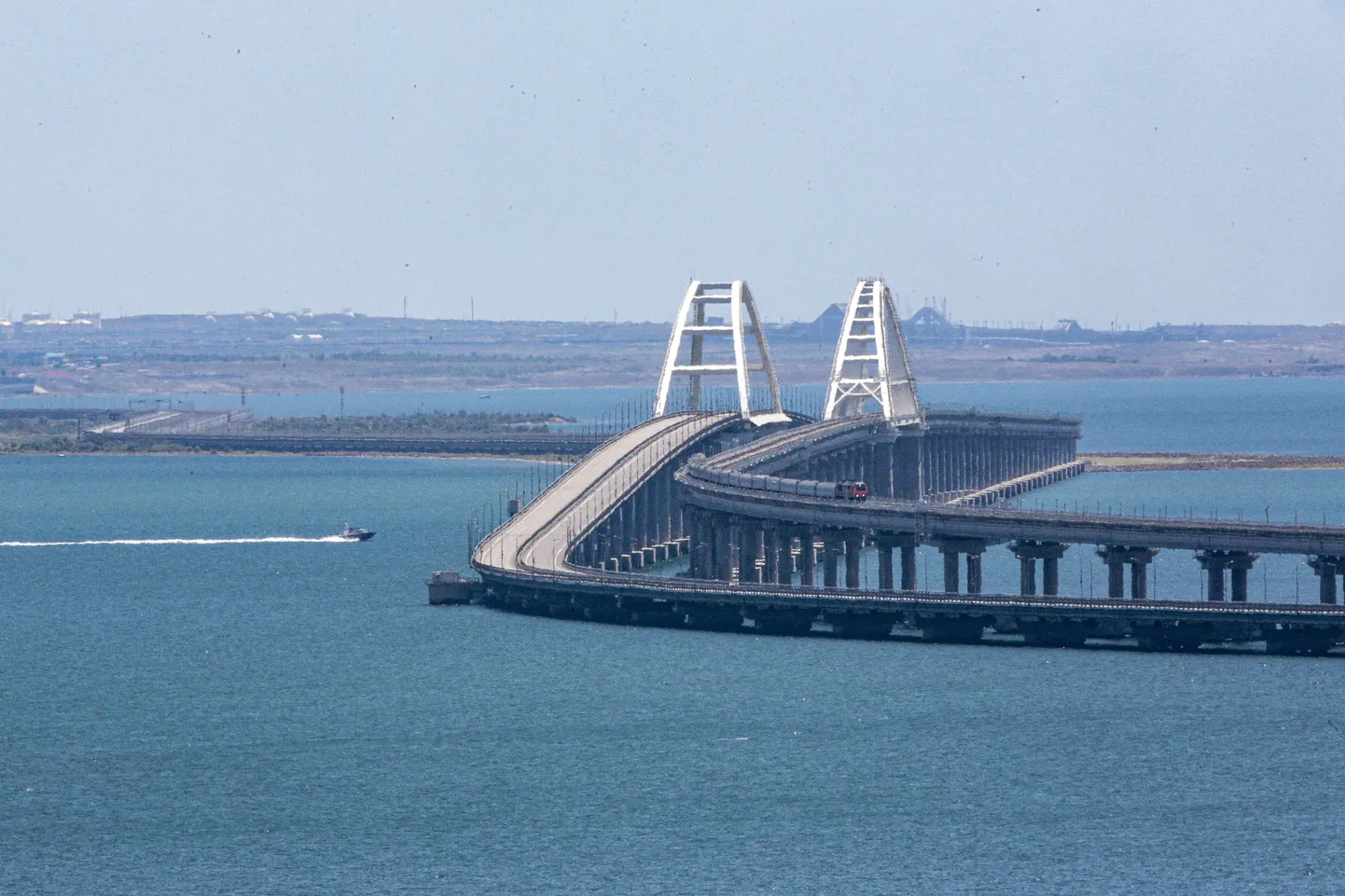 Kaubarong Krimmi Venemaaga ühendaval Kertši sillal 17. juulil 2023. aastal.