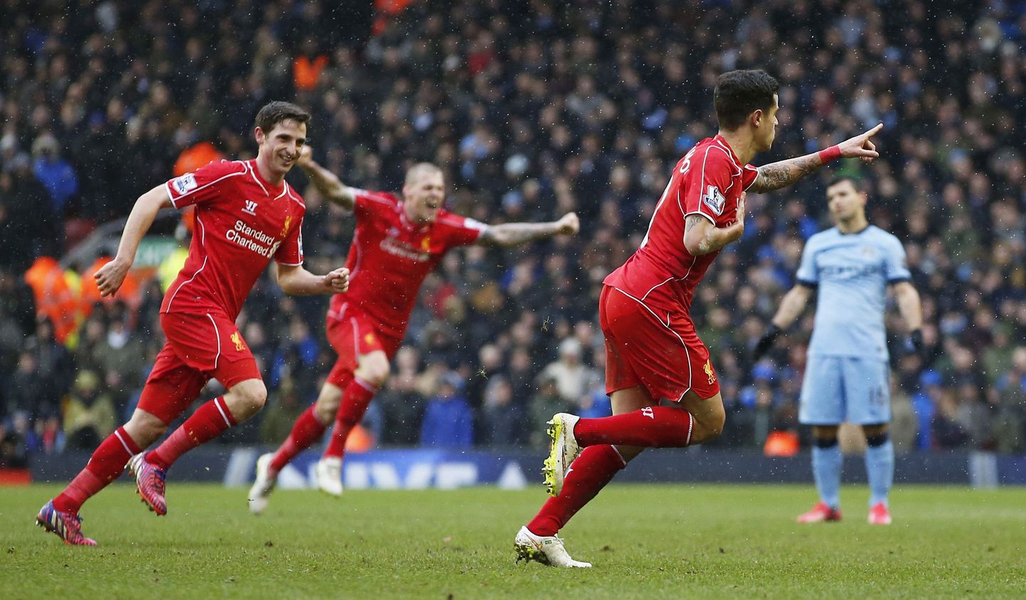 Liverpooli mängijad Philippe Coutinho (paremal) võiduväravat tähistamas.