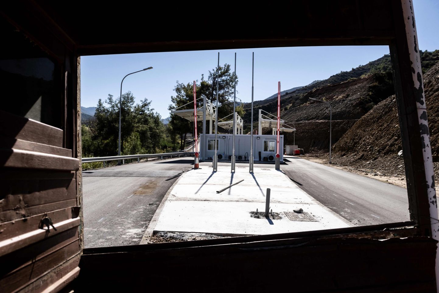 Valmimisjärgus Lefka piiripunkt Küprose Kreeka poolel oktoobri lõpus. Täna avati see piiriületajatele.