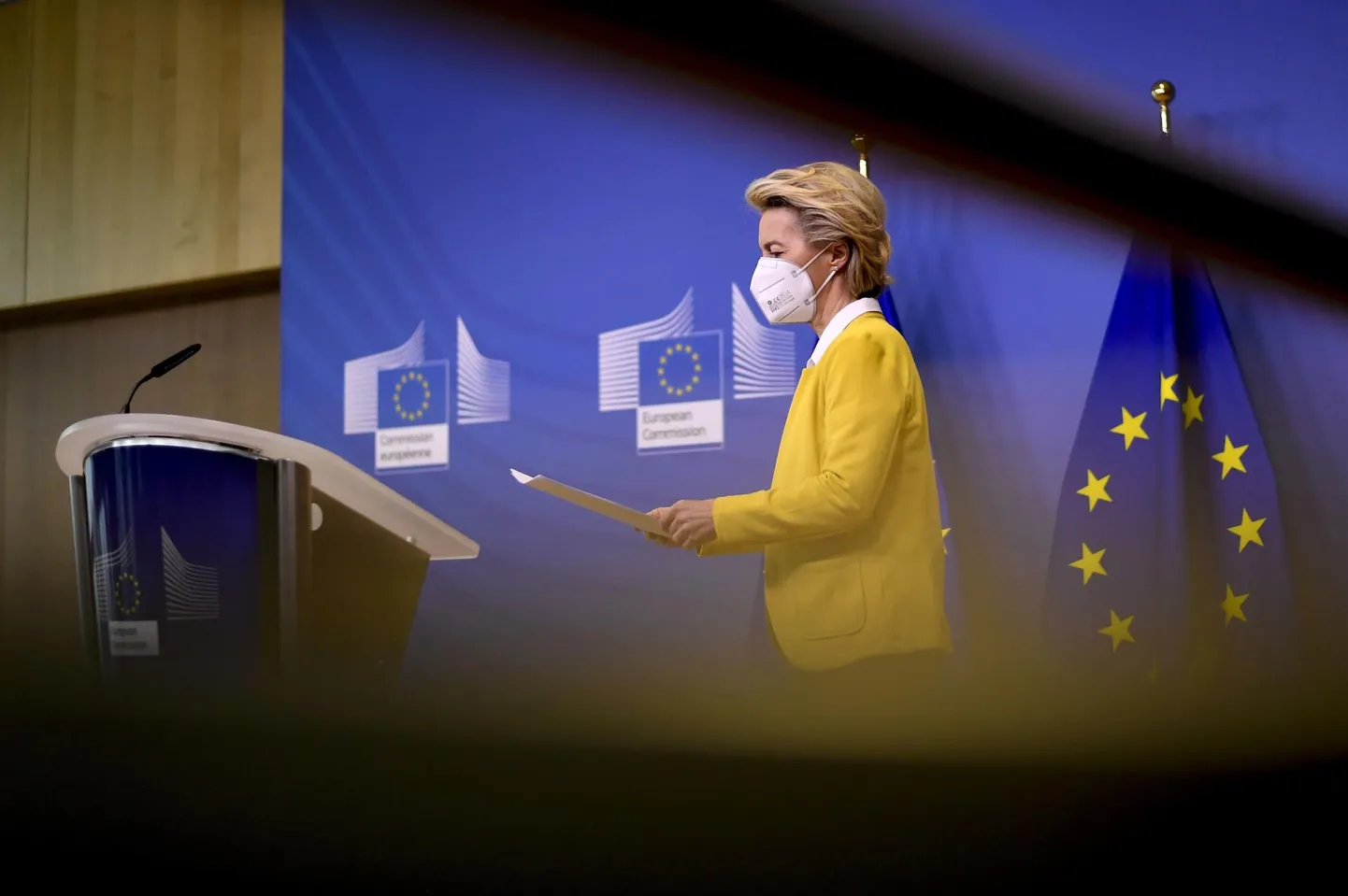Euroopa Komisjoni president Ursula von der Leyen rõhutas juba septembris oma programmilises kõnes vajadust tehisintellekti kasutamise reeglikomplekti järele, mille keskmes oleks inimesed.
