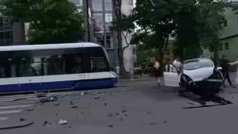 ВИДЕО ⟩ В Пардаугаве водитель в сильном алкогольном опьянени