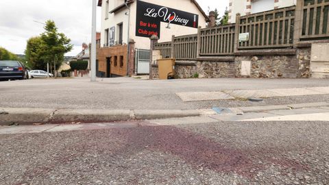 Francijā auto ietriecas cilvēkos, nogalinot vienu un ievainojot piecus cilvēkus