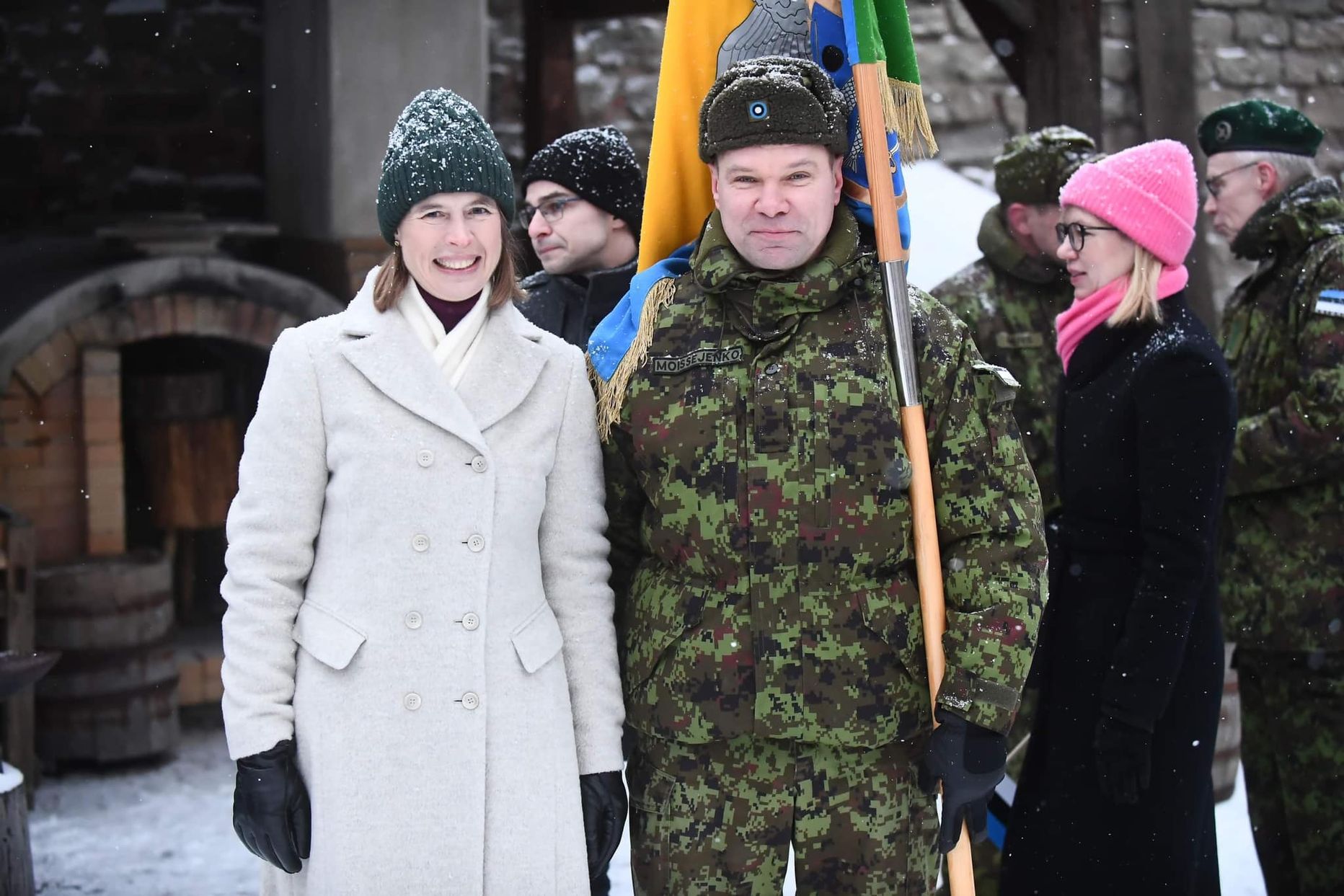 Aleksandr Moissejenko sai tänavu 24. veebruaril Eesti sünnipäeva hommikul Narva linnuses toimunud Eesti lipu heiskamise tseremoonial ühele pildile koos president Kersti Kaljulaidiga.