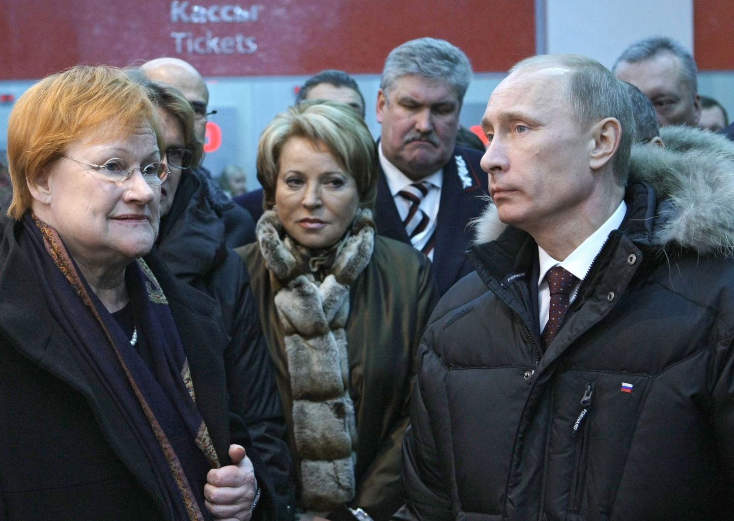 Soome president Tarja Halonen, Peterburi kuberner Valentina Matvijenko ja Vene peaminister Vladimir Putin Soome vaksalis eile.