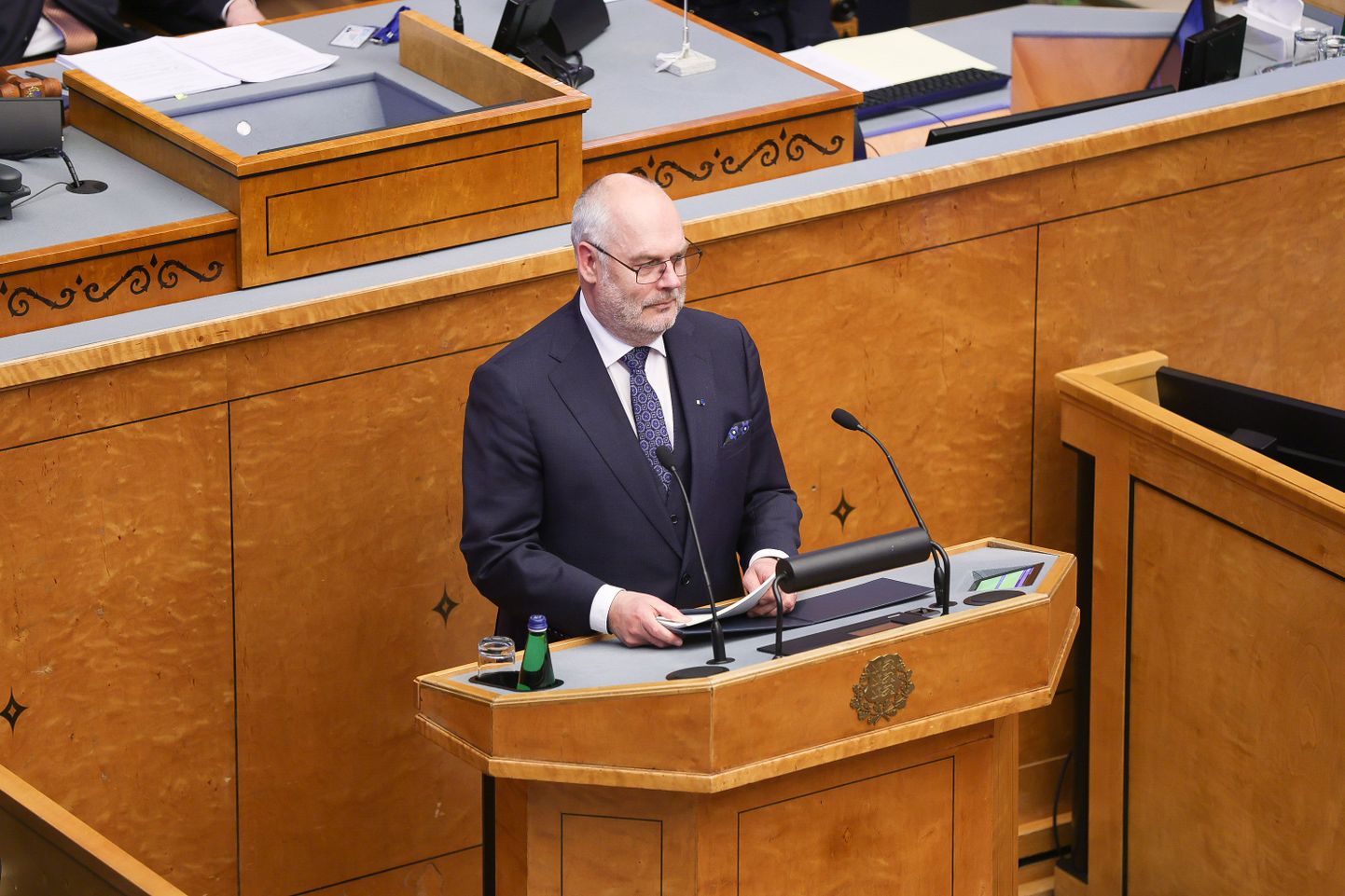 Президент Алар Карис выступает перед парламентариями на открытии заседания Рийгикогу на Тоомпеа.