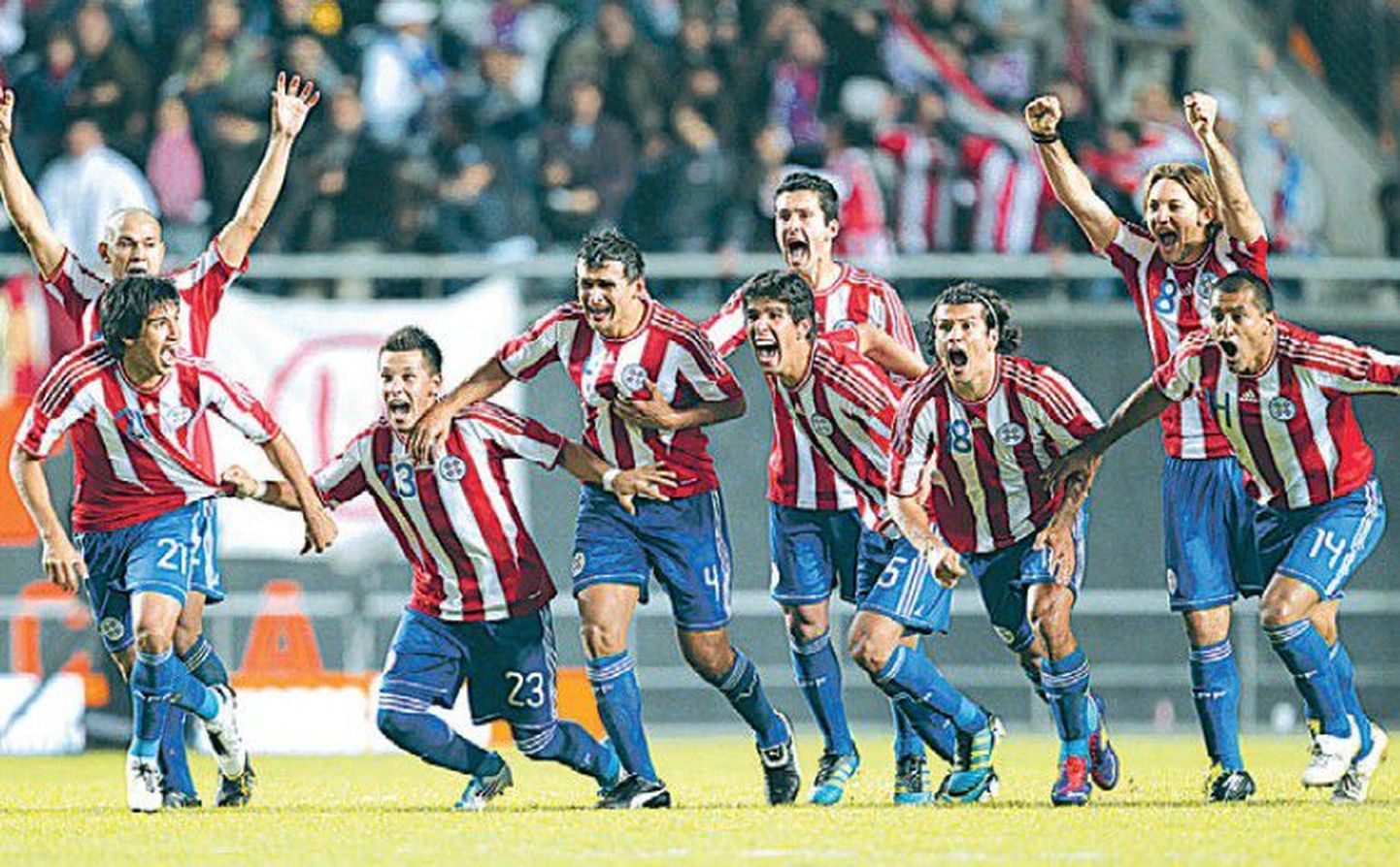 Футболисты сборной Парагвая.
