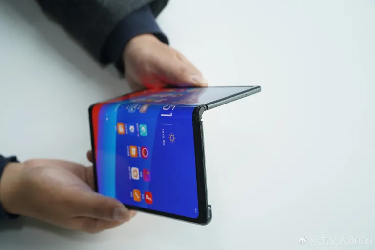 Oppo volditelefon