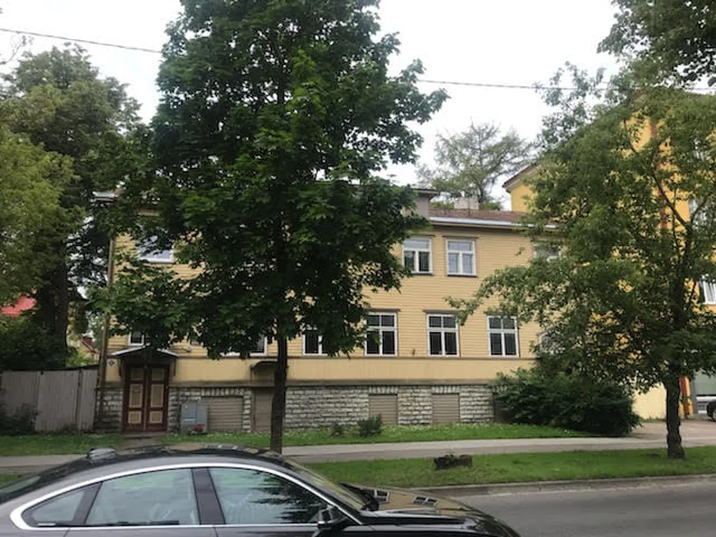 В этом доме прошло детство певца Тыниса Мяги.